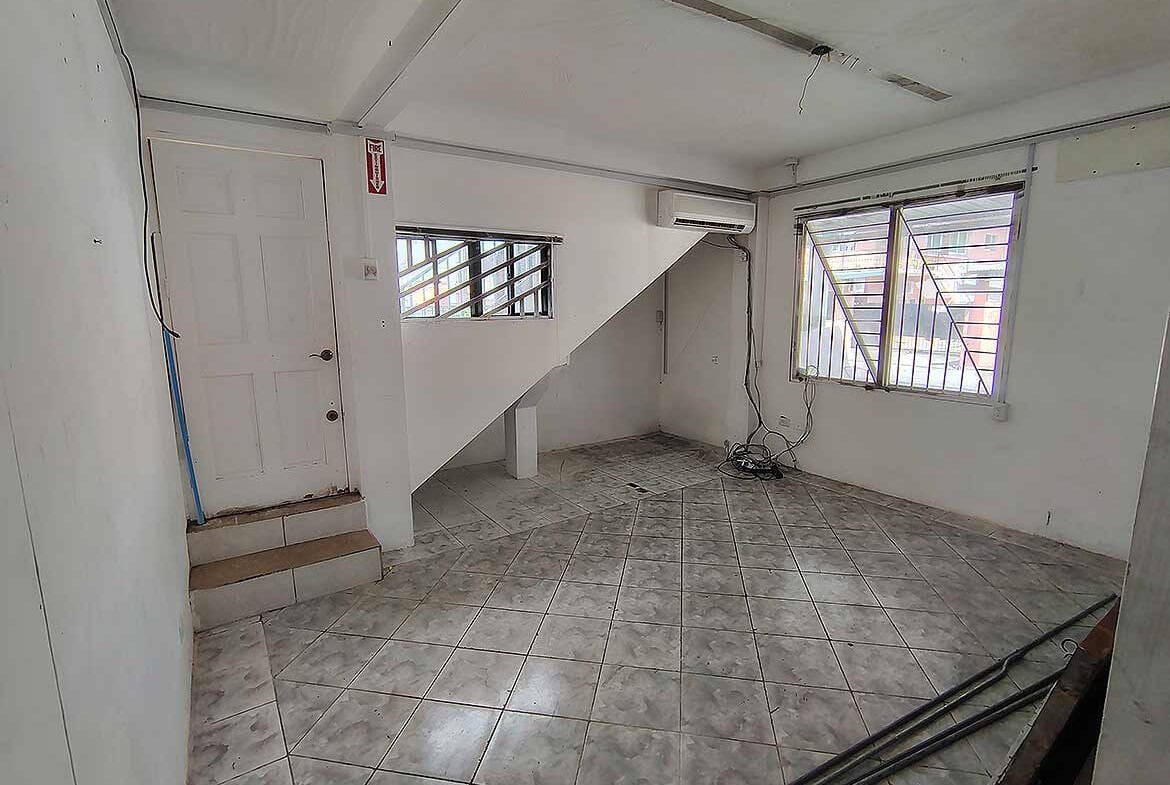 Cornerstone- Spacious room with tiled floor and large windows in Ganga Terrace, El Socorro.