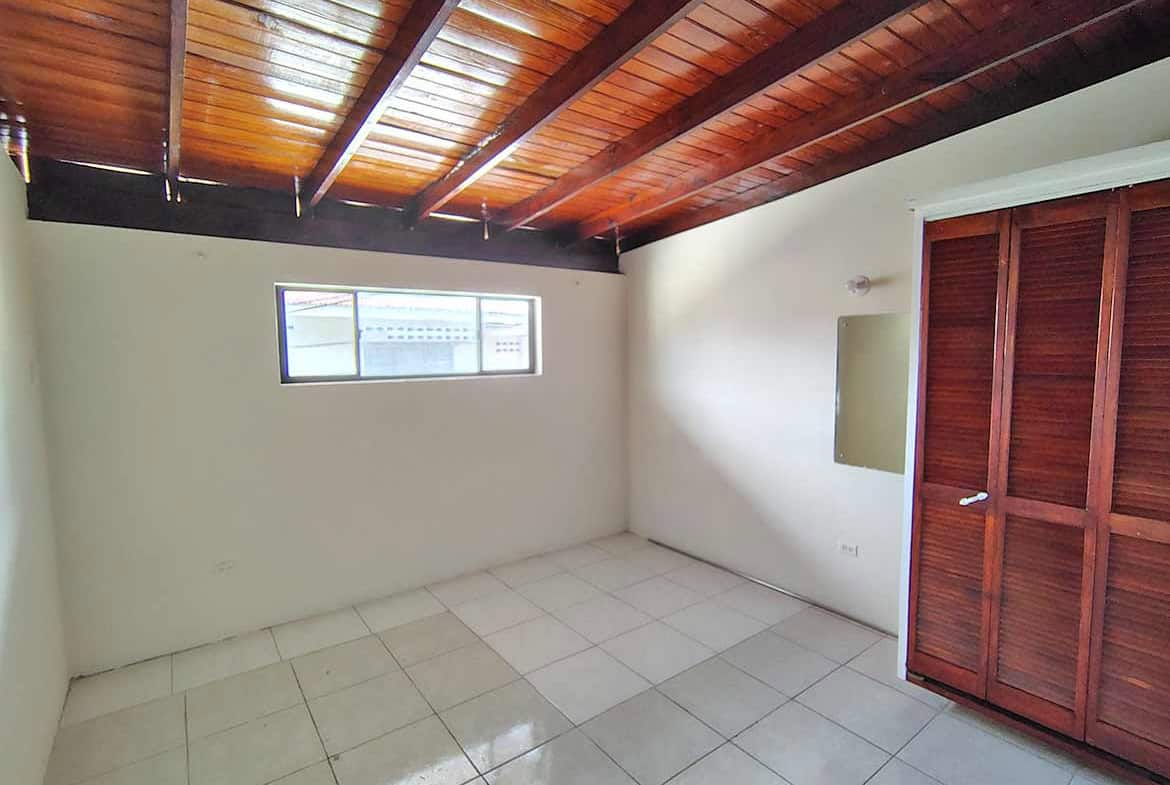 Cornerstone- Spacious room with wooden ceiling and closet in Ganga Terrace, El Socorro.