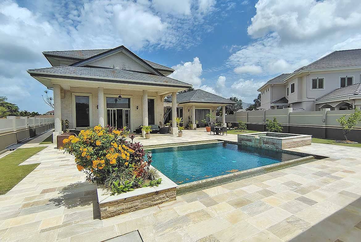 Cornerstone- Elegant house with swimming pool and landscaped yard at Millennium Lakes.