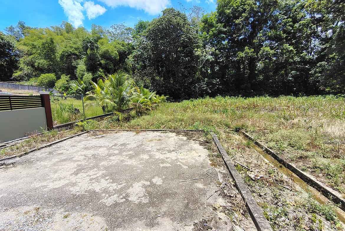 Cornerstone- Empty plot of land at Jabez Estates with greenery and trees in the background.