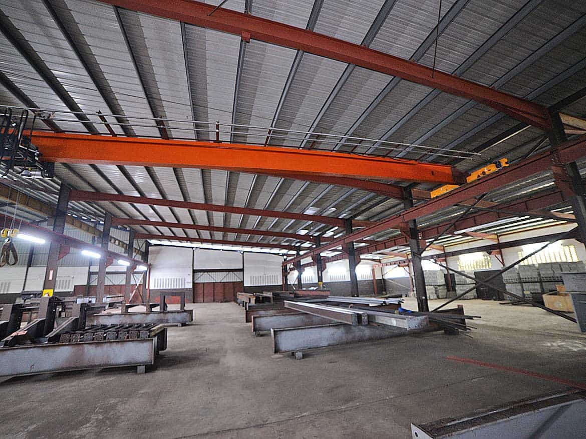 e TecK Building O’meara Interior Cornerstone- Industrial interior with overhead cranes and steel structures at e TecK Building O'meara.
