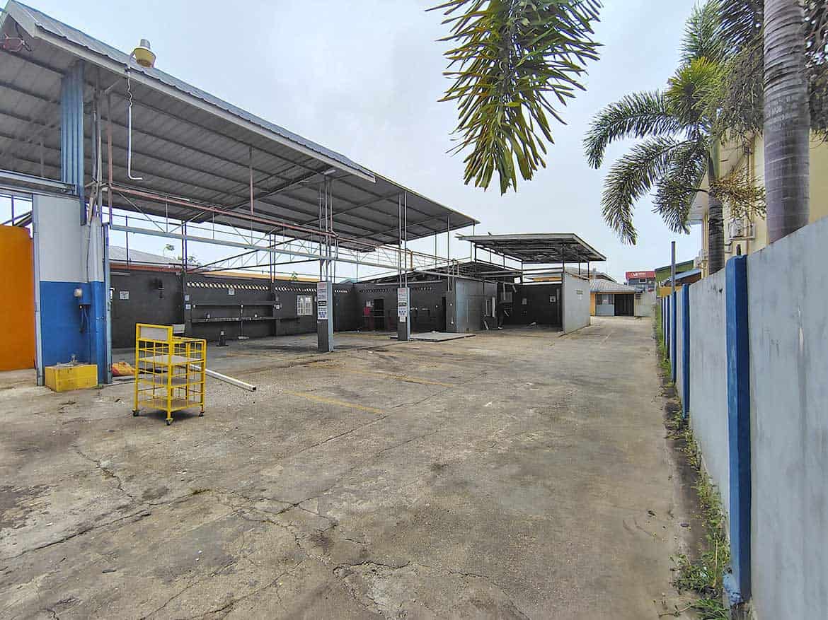Cornerstone™ at Off Johnny King Road Cornerstone- Outdoor Cornerstone™ facility with covered service area and palm trees.