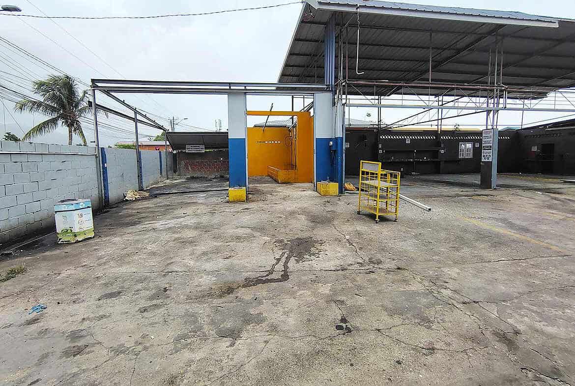 Cornerstone- Car wash facility with covered area and open space at Cornerstone™.