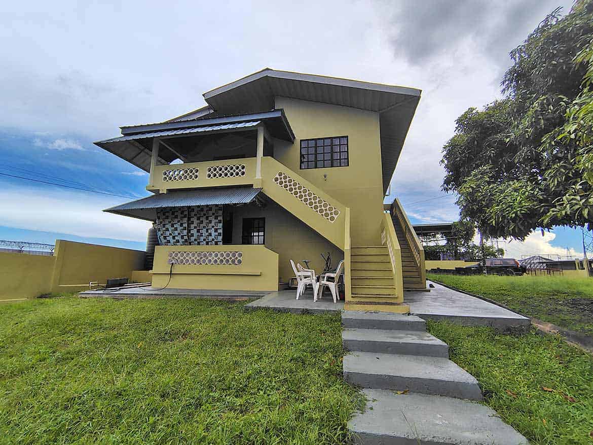 Modern House on Braemar Road, Corinth Cornerstone- Contemporary house with multiple levels and outdoor staircase in Corinth.