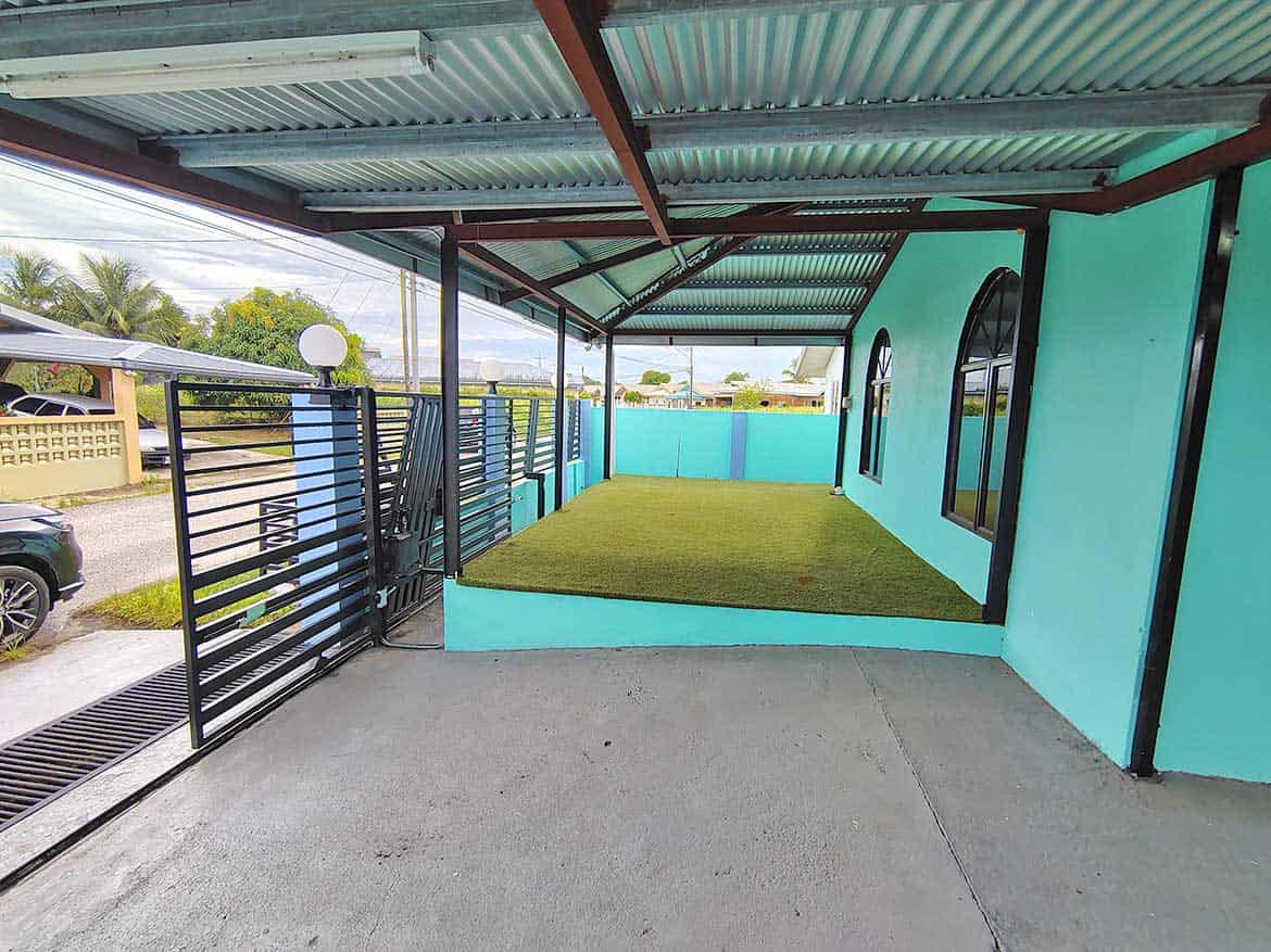 Cornerstone™ at Cashew Gardens, Edinburgh Cornerstone- Covered porch with artificial grass and turquoise walls at Cornerstone™.