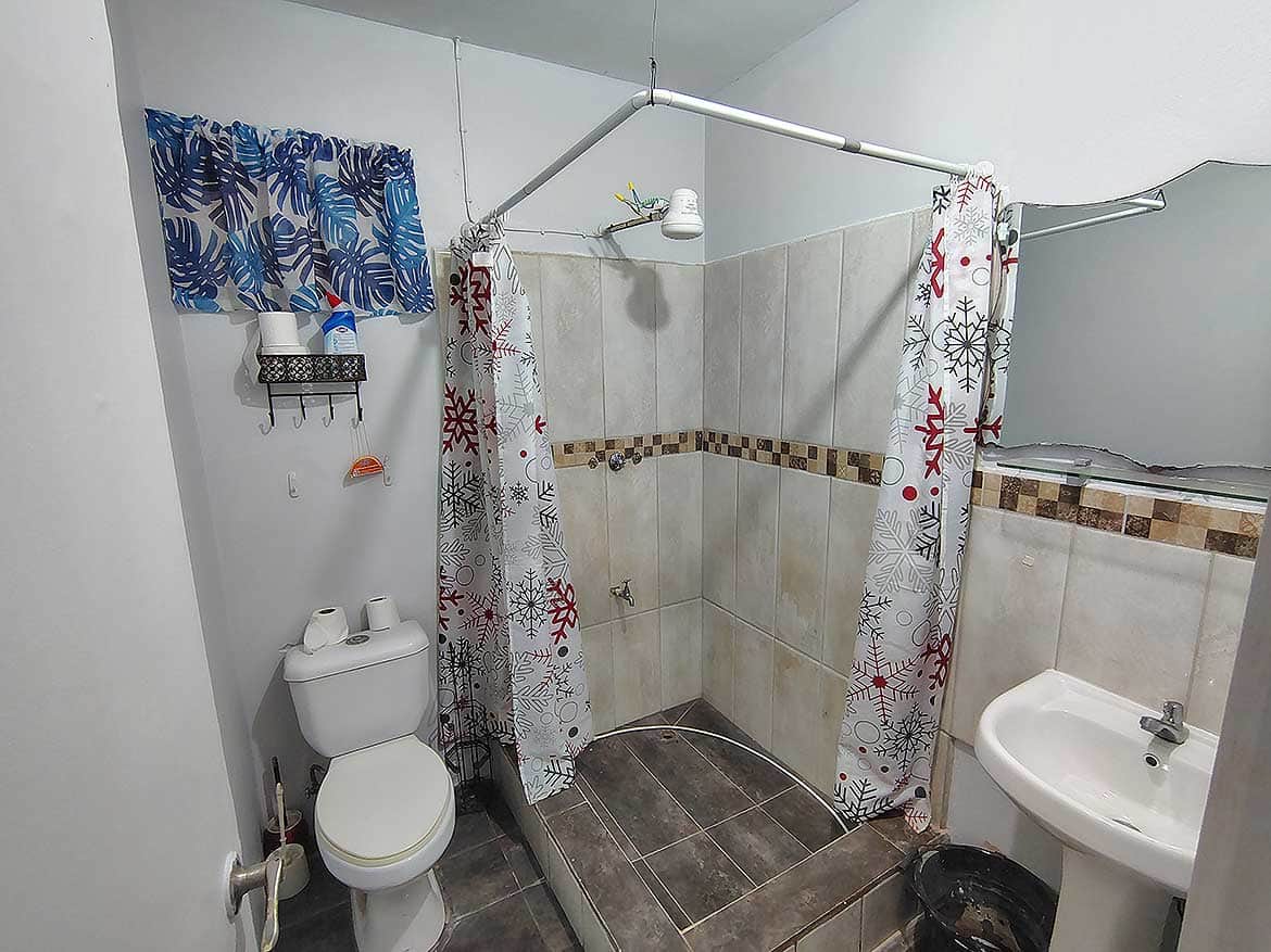 Bathroom at Cashew Gardens, Edinburgh Cornerstone- Bathroom with shower, toilet, and sink at Cashew Gardens, Edinburgh.