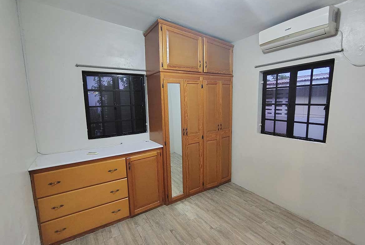 3-Bedroom Home, Dinsley Gdns