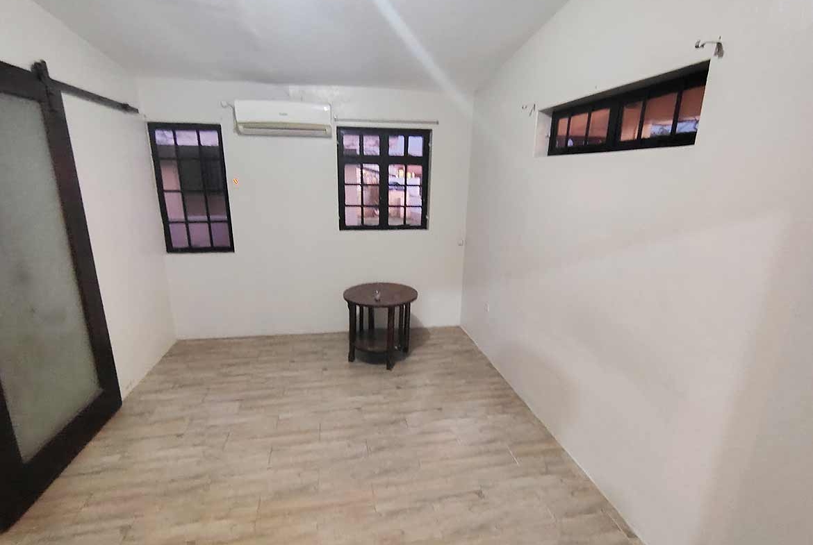 3-Bedroom Home, Dinsley Gdns