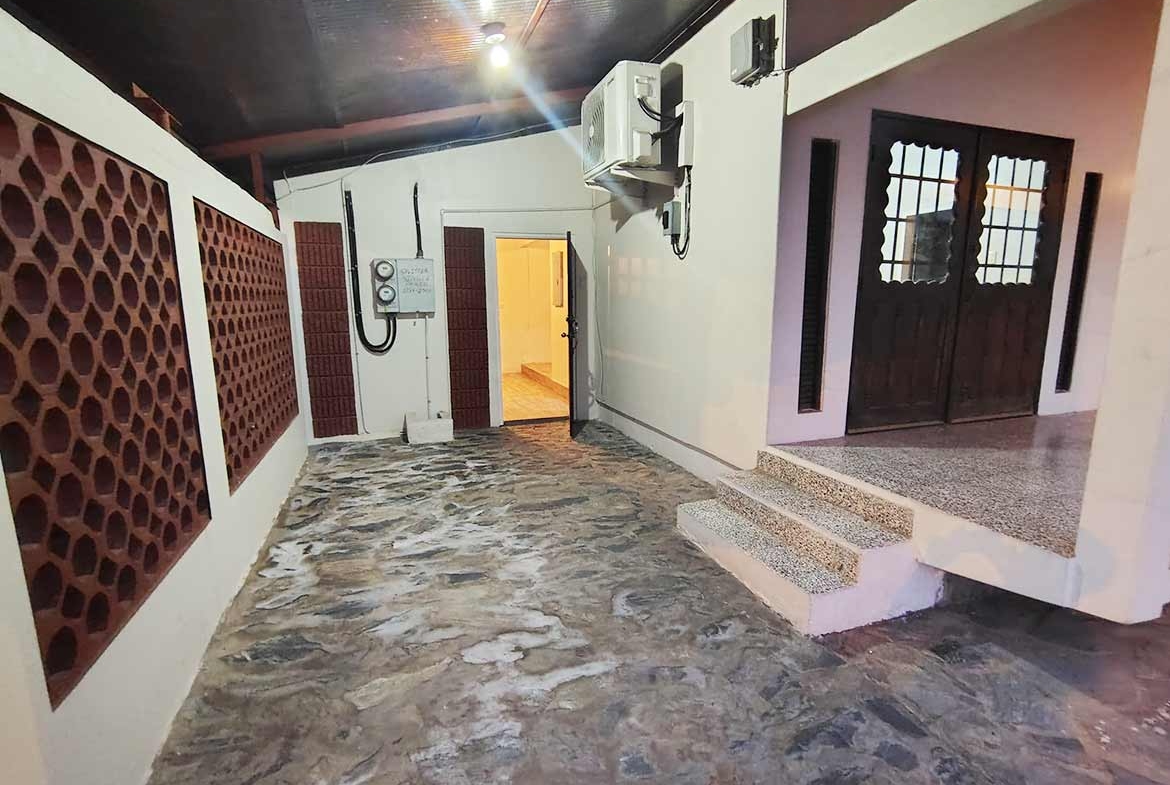 3-Bedroom Home, Dinsley Gdns