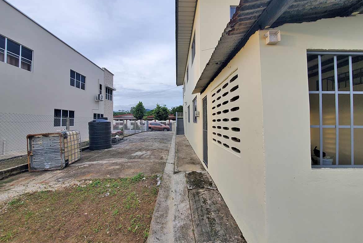 Davis Court, Arima