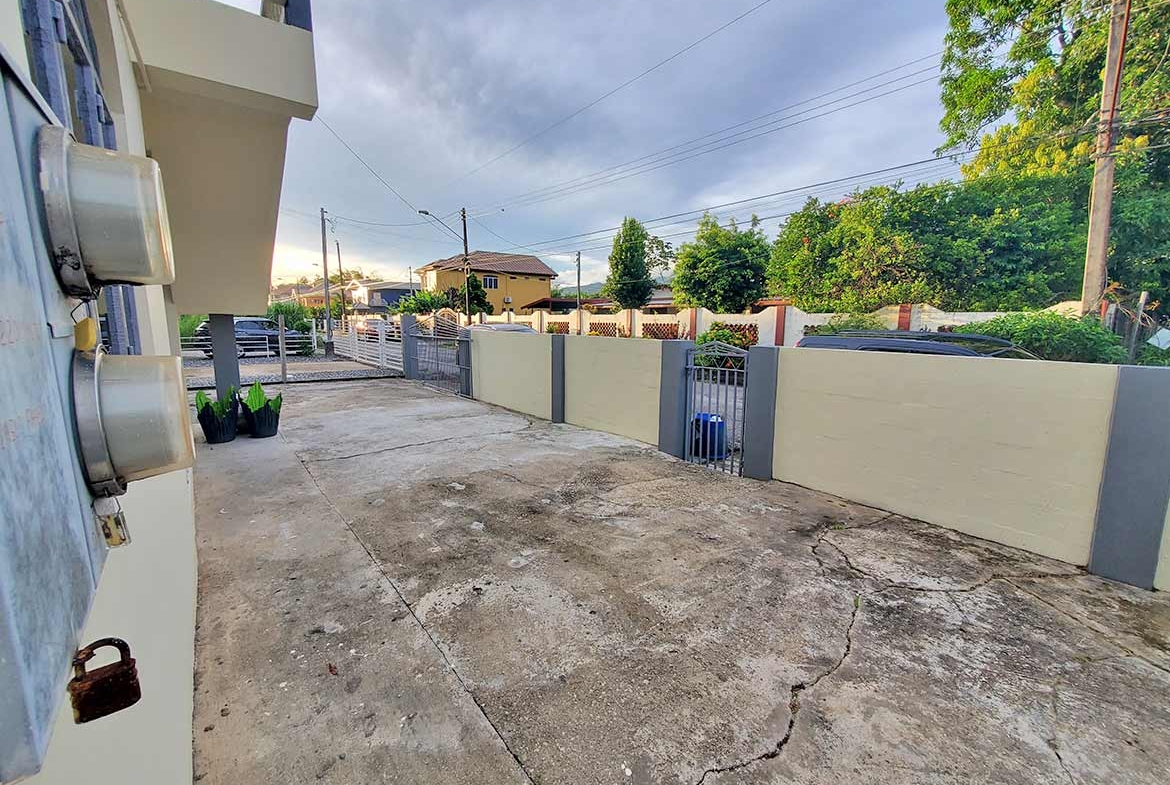 Davis Court, Arima