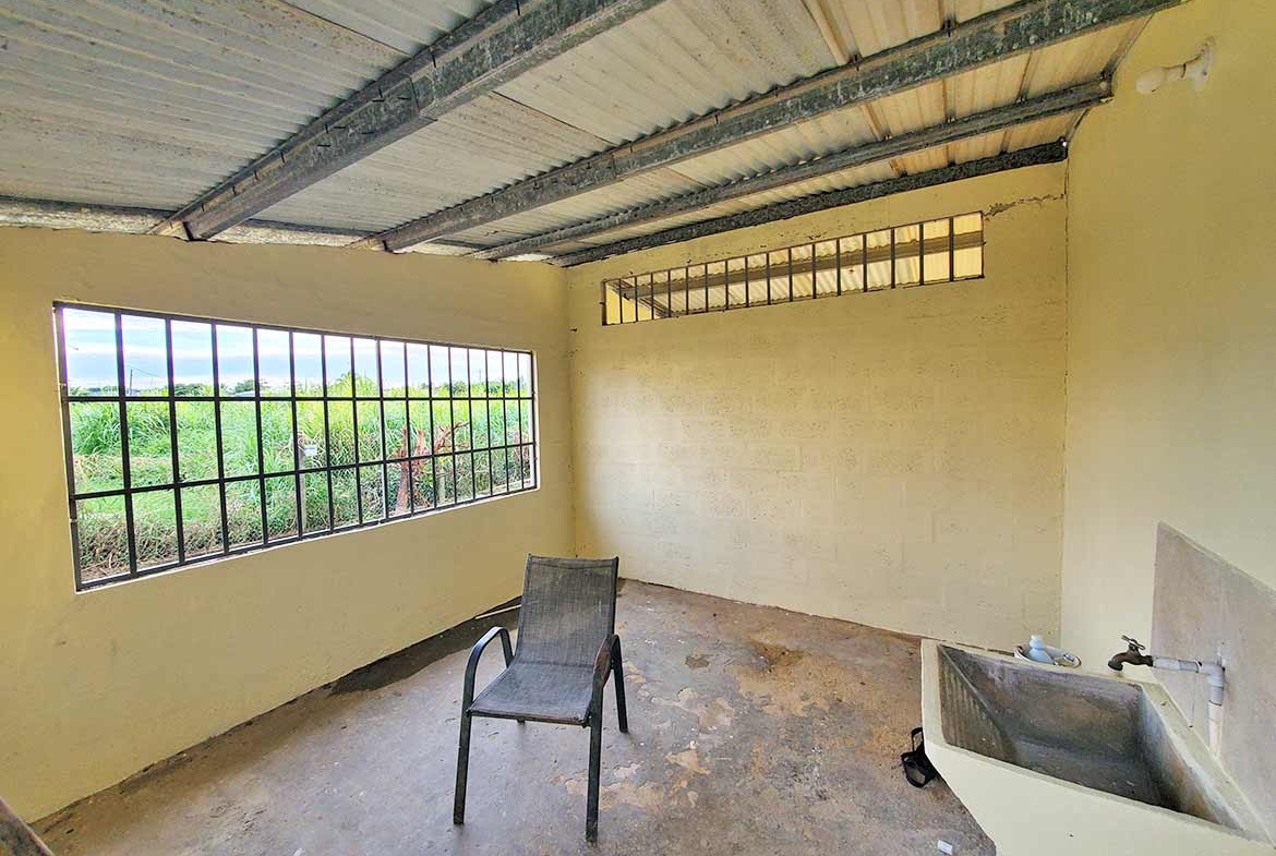 Davis Court, Arima